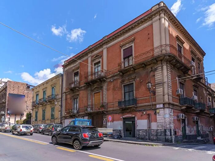 Appartamento con 5 locali in vendita in Via Etnea, Catania