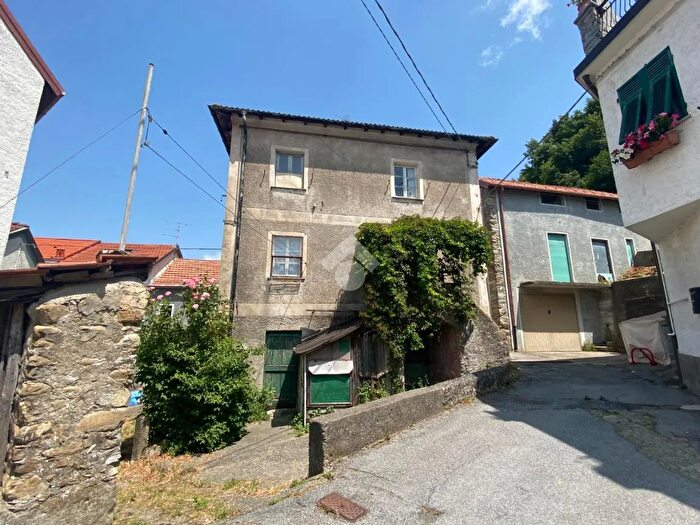 Casa con 6 locali in vendita in Via Antica di Avosso, Casella