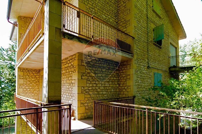 Casa con 8 locali in vendita in San Leo