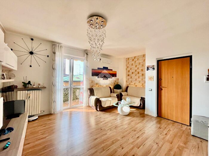 Appartamento trilocale in vendita in Via Papa Giovanni XXIII, Bottanuco