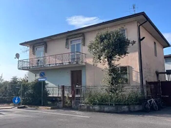 Casa con 6 locali in vendita in Cascina Bersaglio di Sotto, Leno