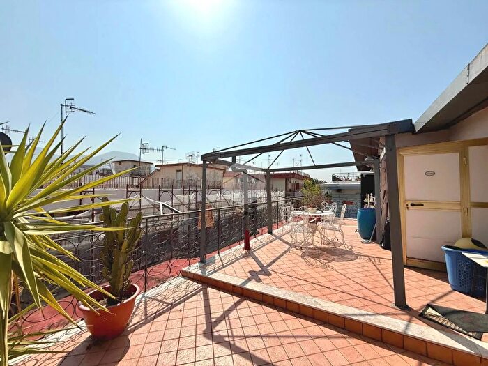 Appartamento con 5 locali in vendita in Via Casaconte, Portici