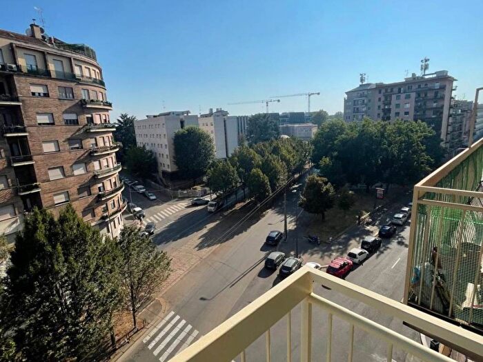 Appartamento trilocale in affitto in Via Edoardo Bassini, Città Studi, Milano
