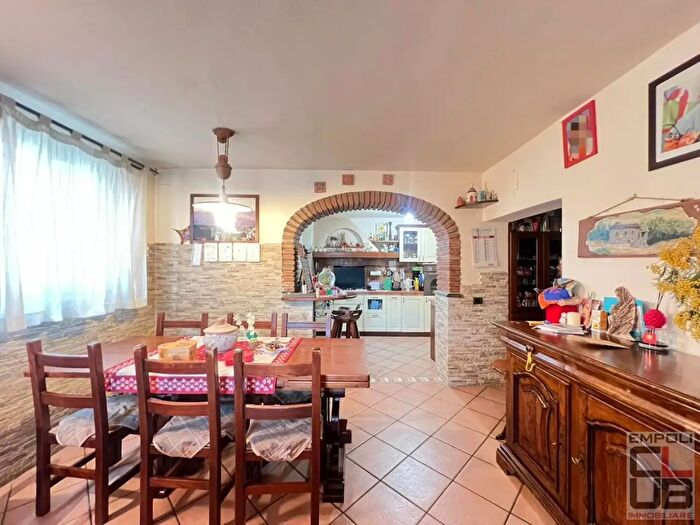 Casa con 7 locali in vendita in Empoli