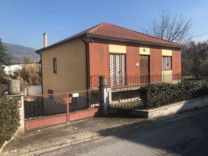 Casa trilocale in vendita in Via Guardiola Colfelice, Colfelice