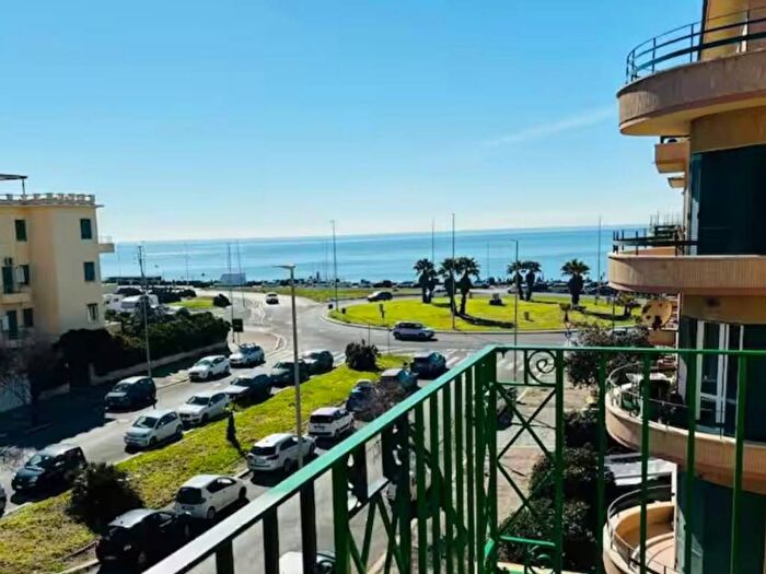 Appartamento trilocale in affitto in Viale della Pineta di Ostia, Ostia Levante, Roma