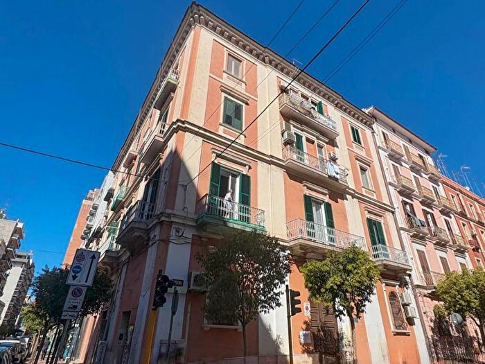 Appartamento trilocale in affitto in Via Giuseppe Pisanelli, Borgo, Taranto