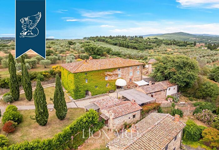 Casa con 13 locali in vendita in Arezzo