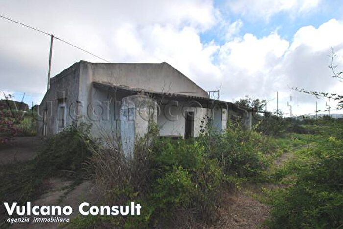 Appartamento trilocale in vendita in Strada Comunale Saraceno Piano dellArpa, Lipari