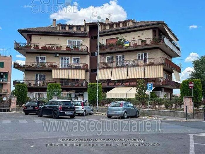 Appartamento quadrilocale in vendita in Piazza Enrico Coleman, Roma