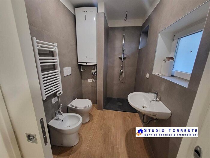 Appartamento quadrilocale in vendita in Via Ulisse Salis, Milano