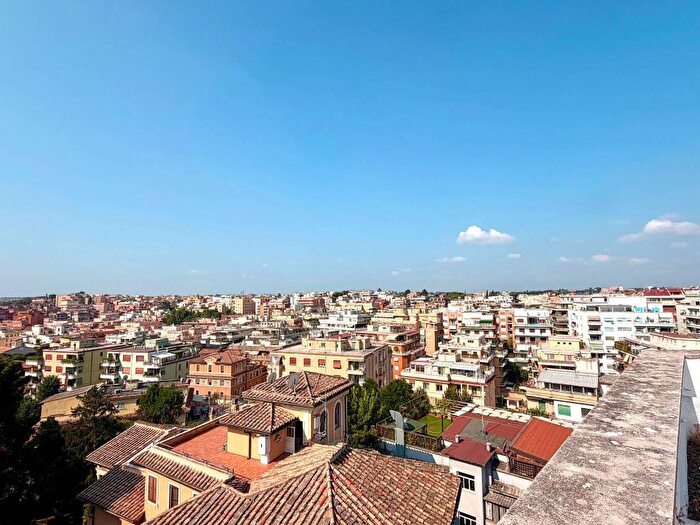 Casa con 6 locali in affitto in Viale Tito Livio, Medaglie d'Oro, Roma