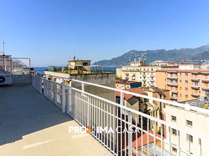 Appartamento quadrilocale in vendita in Via XX Settembre, Salerno