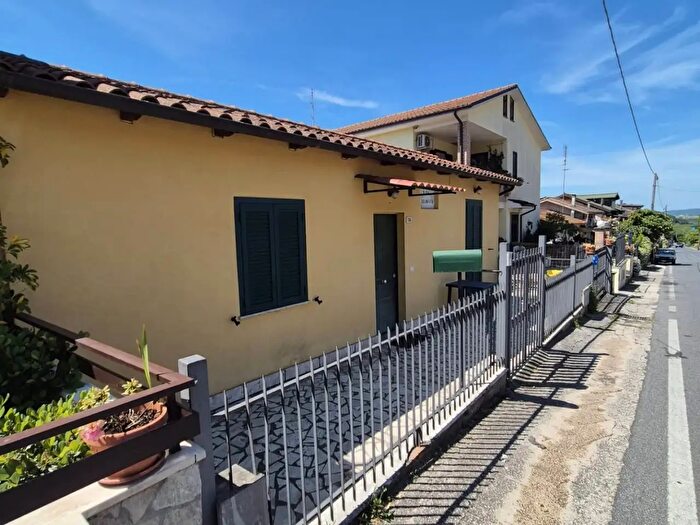 Appartamento trilocale in vendita in Via Farense, Fara In Sabina