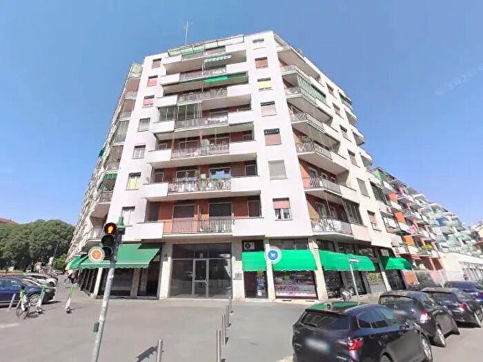 Appartamento trilocale in vendita in Viale Brenta, Milano