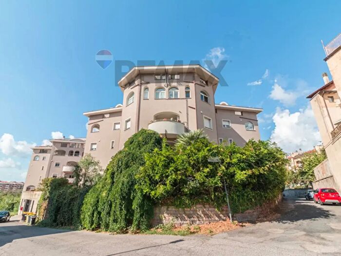 Appartamento quadrilocale in vendita in Via Valentino Lupattelli, Viterbo