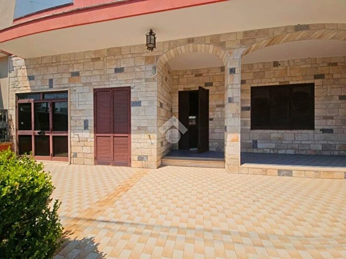 Casa con 5 locali in vendita in Via Adua, Nardo