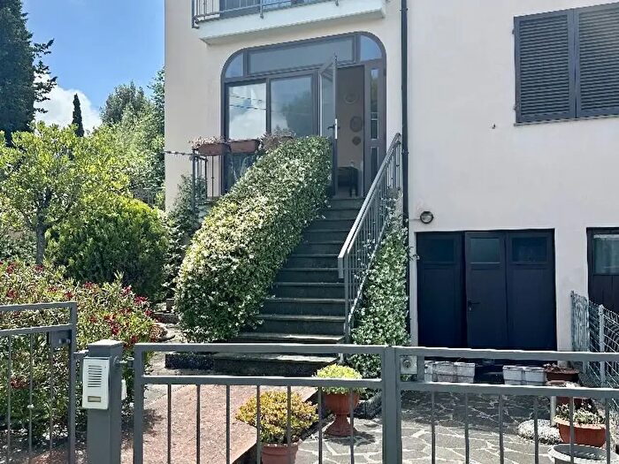 Appartamento trilocale in vendita in Via Roma, Montescudaio