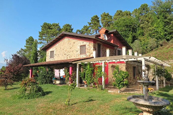 Casa con 6 locali in vendita in Aulla