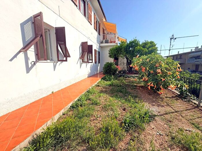 Appartamento trilocale in affitto in Porto Maurizio, Imperia