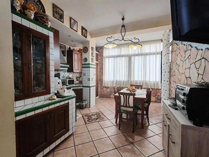 Appartamento quadrilocale in vendita in Via Jacopone da Todi SNC, Acireale