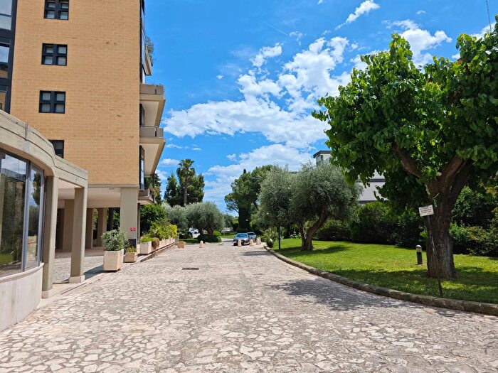 Appartamento con 5 locali in vendita in Corso Alcide De Gasperi, Bari