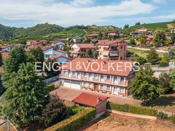 Casa con 6 locali in vendita in Via Stazione, Monticello D'Alba