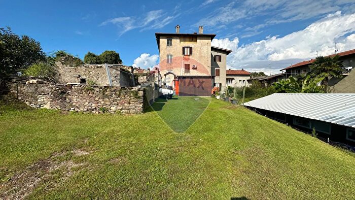 Appartamento quadrilocale in vendita in Via Pianazzo, Luino