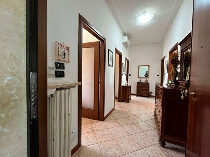 Appartamento con 6 locali in vendita in Verona