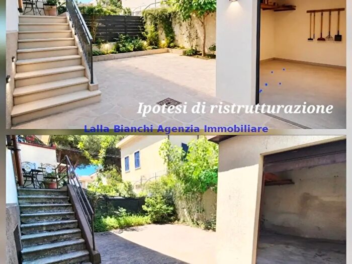 Casa con 9 locali in vendita in Viale Monfalcone, Pesaro