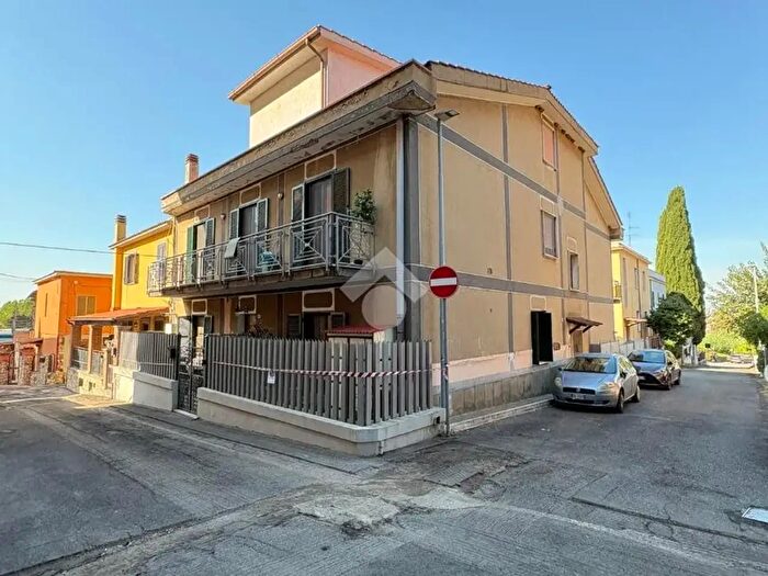 Appartamento trilocale in vendita in Via Lucania, Albano Laziale
