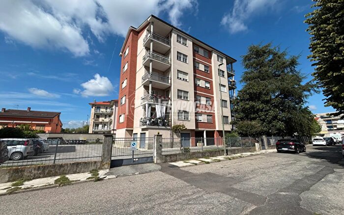 Appartamento con 5 locali in vendita in Via Giovanni Battista Cagliero, Casale Monferrato
