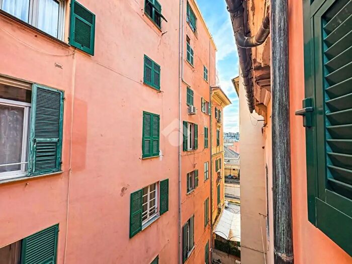 Appartamento trilocale in vendita in Piazza dei Luxoro, Genova