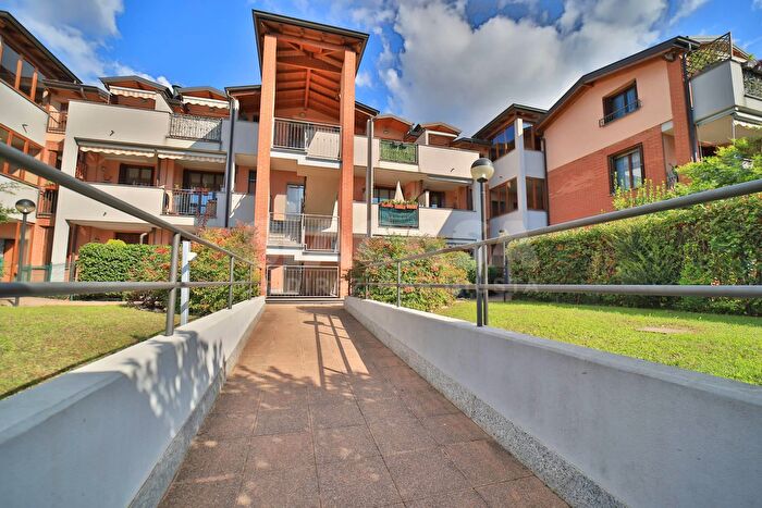 Appartamento trilocale in vendita in Via Montale, Roncello