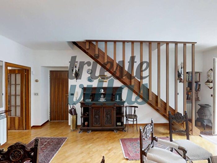 Appartamento con 5 locali in affitto in Via Francesco Crispi, Giardino Pubblico, Trieste