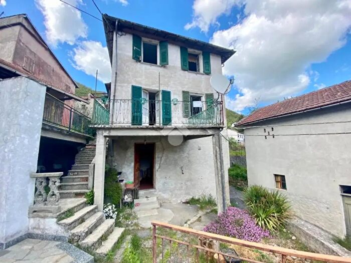 Appartamento con 8 locali in vendita in Località Torre, Vobbia