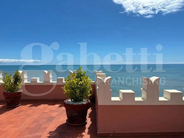 Appartamento con 6 locali in vendita in Via Aurelia, Imperia