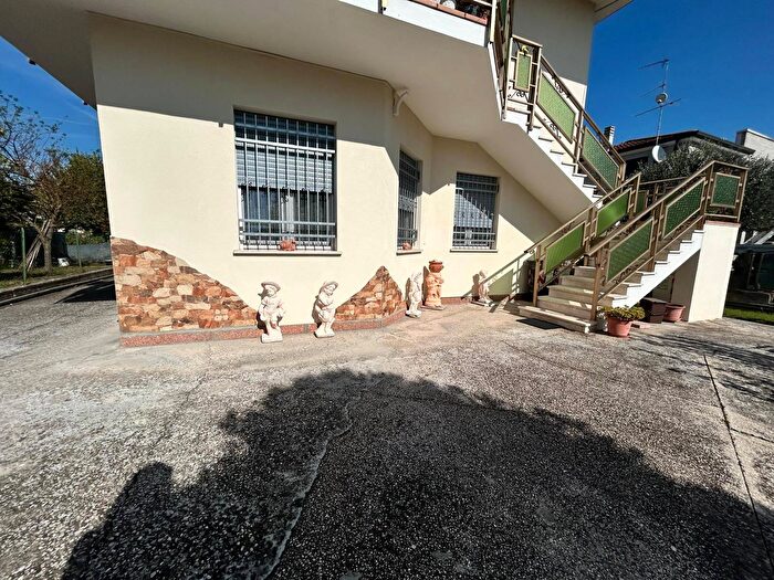 Appartamento con 5 locali in vendita in Via Stazione, Arqua Polesine