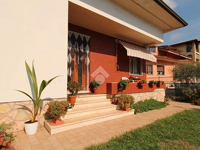Casa quadrilocale in vendita in Via Roma, Gavardo