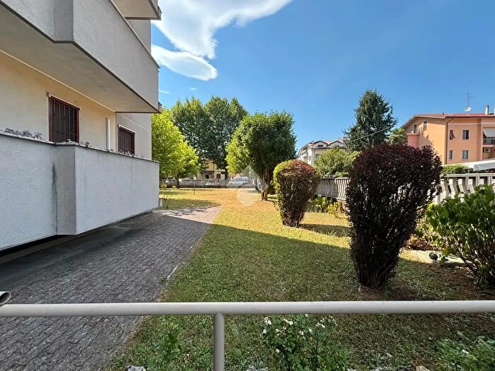 Appartamento quadrilocale in vendita in Via Monte Terminillo, Limbiate