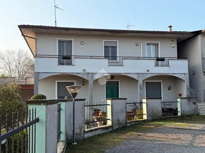 Appartamento quadrilocale in vendita in Quartiere Ippodromo, Leno