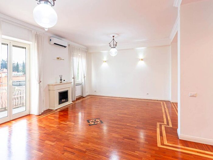 Casa con 5 locali in affitto in Corso di Francia, Vigna Clara Vigna Stelluti, Roma