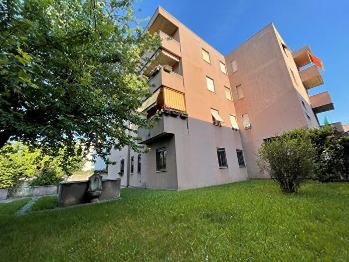 Appartamento con 6 locali in vendita in Via Roma, BovisioMasciago