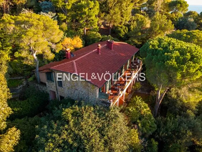 Appartamento con 6 locali in vendita in Via San Martino, Andora