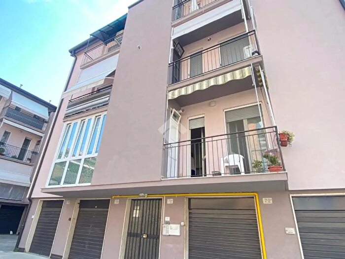 Appartamento trilocale in vendita in Via Ungarelli, Ferrara