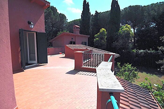 Casa con 7 locali in vendita in Via Andrea Aradas Roma, Roma