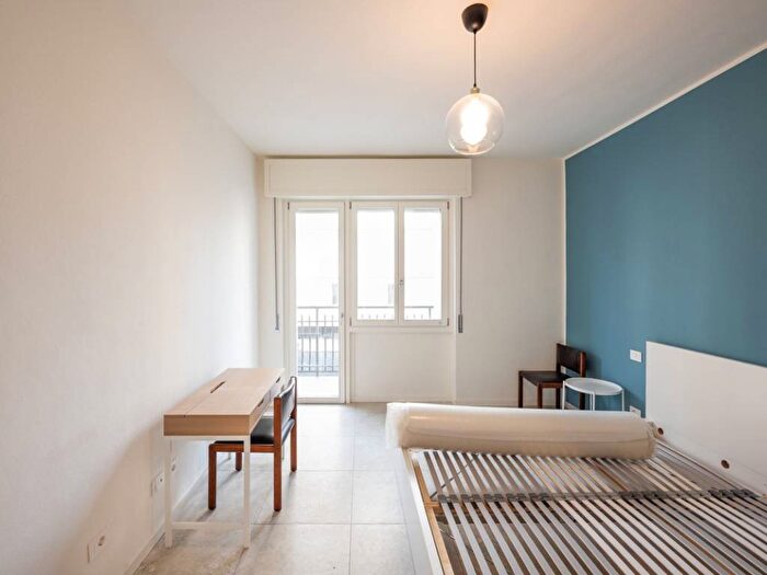 Appartamento trilocale in affitto in via Cadibona, Molise Cuoco, Milano