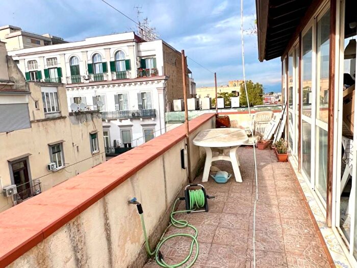 Appartamento bilocale in affitto in Piazzetta Mondragone, Chiaia, Napoli