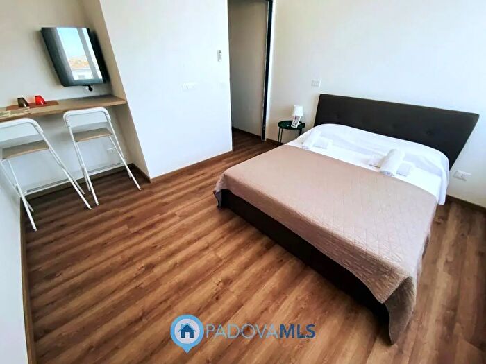 Appartamento con 8 locali in vendita in Piazzale della Stazione, Padova