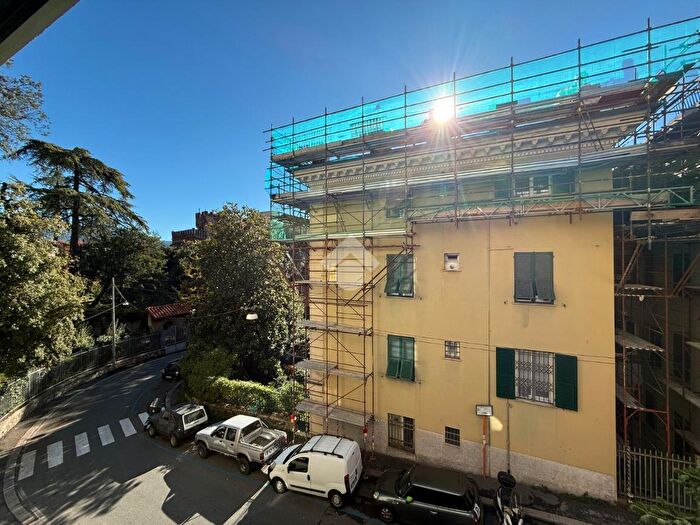 Appartamento con 8 locali in vendita in Via Cesare Cabella, Genova